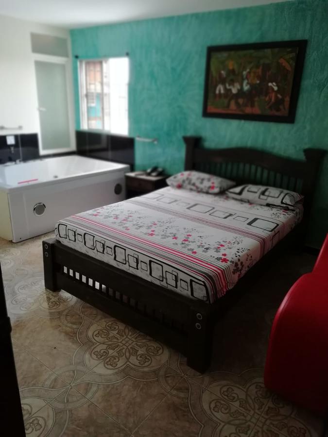 Hotel Emperatriz Armenia  Buitenkant foto