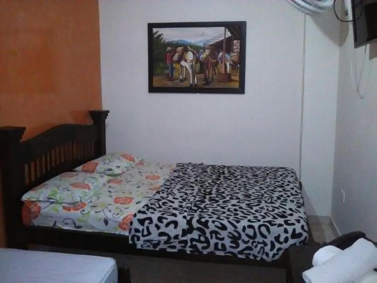 Hotel Emperatriz Armenia  Buitenkant foto